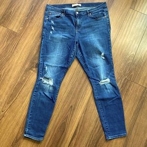 GAP: 33R True Skinny Jeans Dark Indigo Distressed Jeans